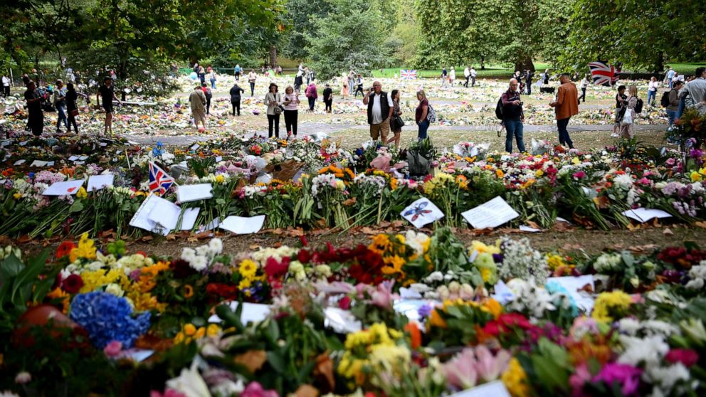 PHOTO: Members of the public visit the flowers in Green Park in memory of Queen Elizabeth II on Sept. 13, 2022 in London.