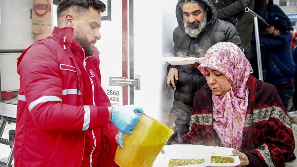PHOTO: Turkish Red Crescent teams distribute hot meals to the earthquake victims in Malatya, Turkey, after 7.7 and 7.6 magnitude earthquakes hits Turkey and Syria, on Feb. 6, 2023.