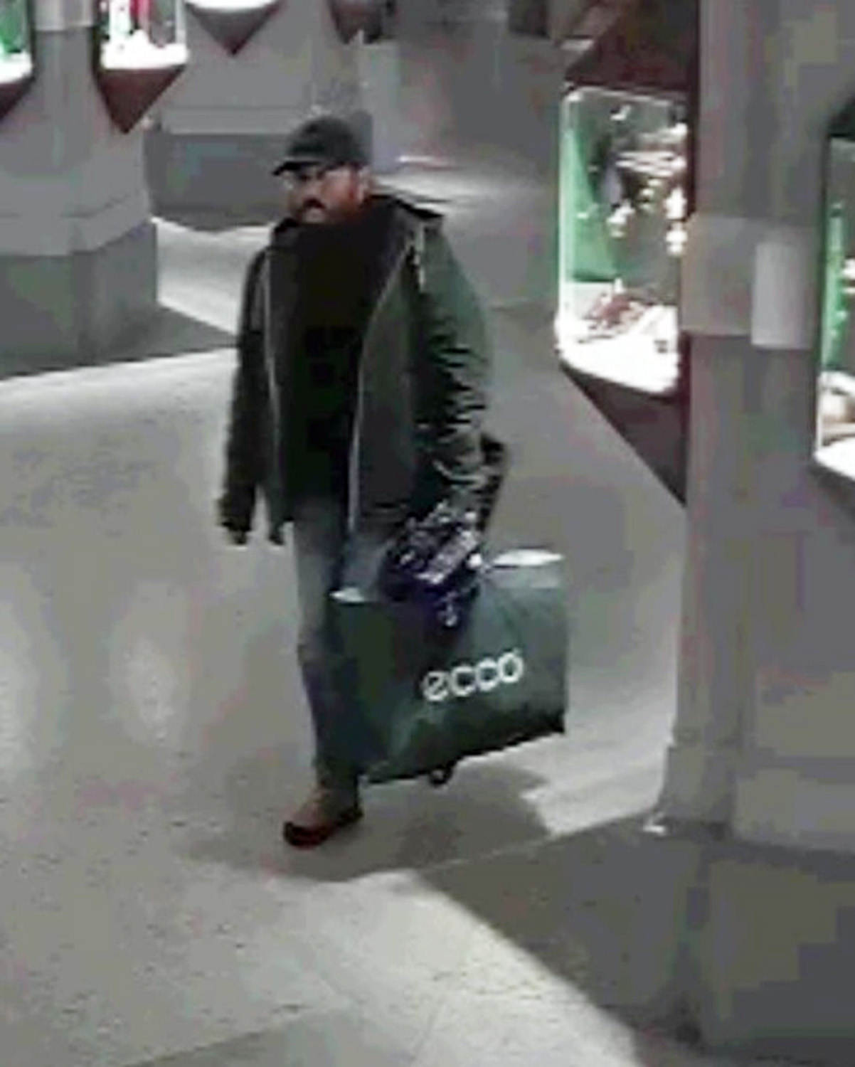 PHOTO: Police in Vienna said three men suspected of being professionals and seen on surveillance video stole a Renoir painting from the Dorotheum auction house on Nov. 26, 2018.