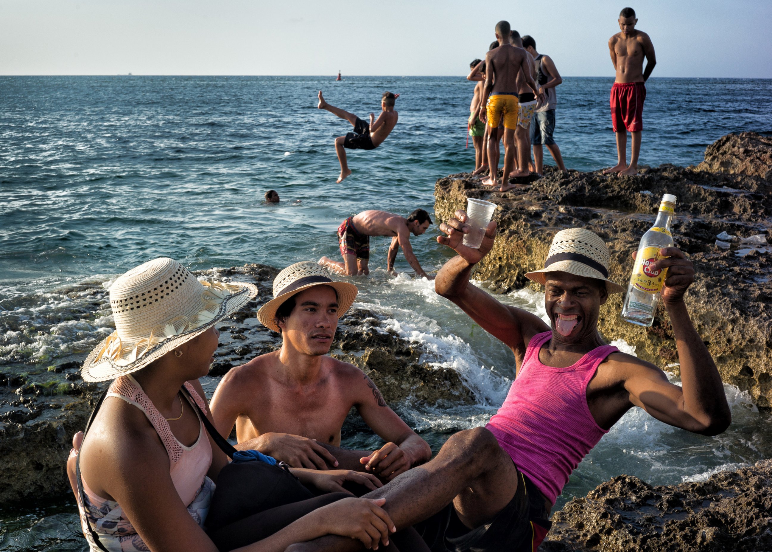 Реальное время куба. Кубинцы на пляже. Куба для туристов. Куба сейчас. Развлечения на Кубе для туристов.