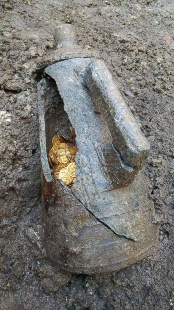 Hundreds of gold coins dating to the 4th or 5th century were found in an archaeological dig in Como, Italy.
