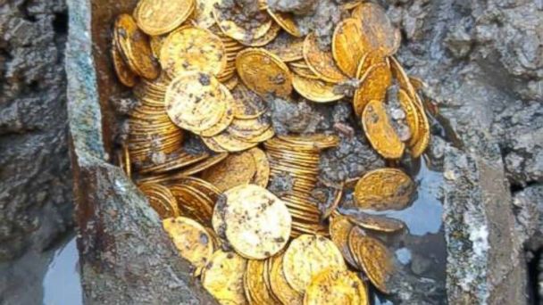 Hundreds of gold coins dating to Rome's Imperial era found in Italy ...