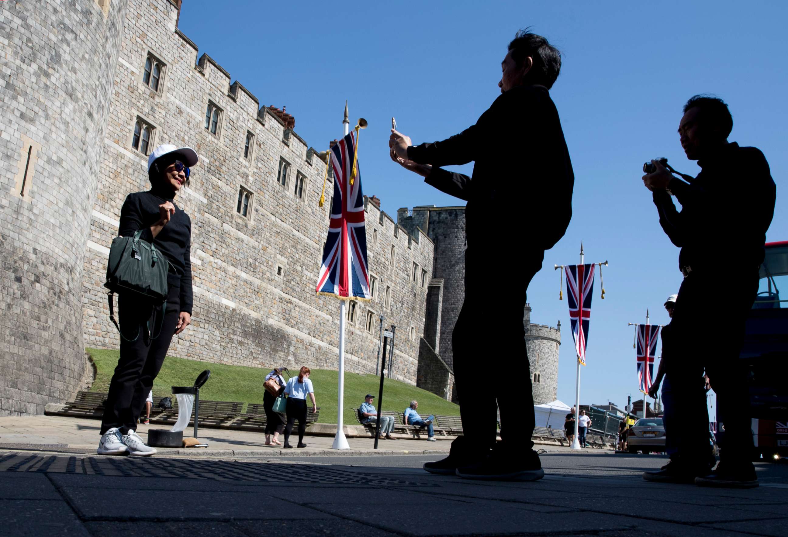 PHOTO: Tourists take photographs outside Windsor Castle on May 15, 2018 in Windsor, U.K.