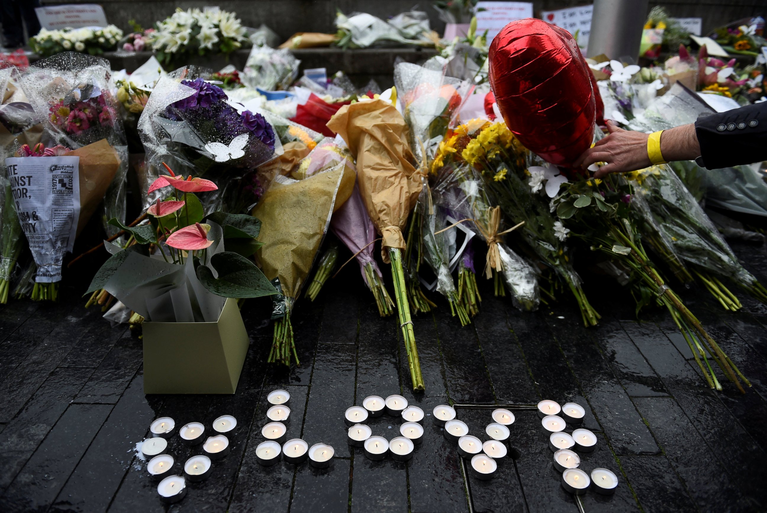 PHOTO: A person lays a floral tribute after a vigil at Potters Field Park, near the scene of the attack at London Bridge, June 5, 2017. 