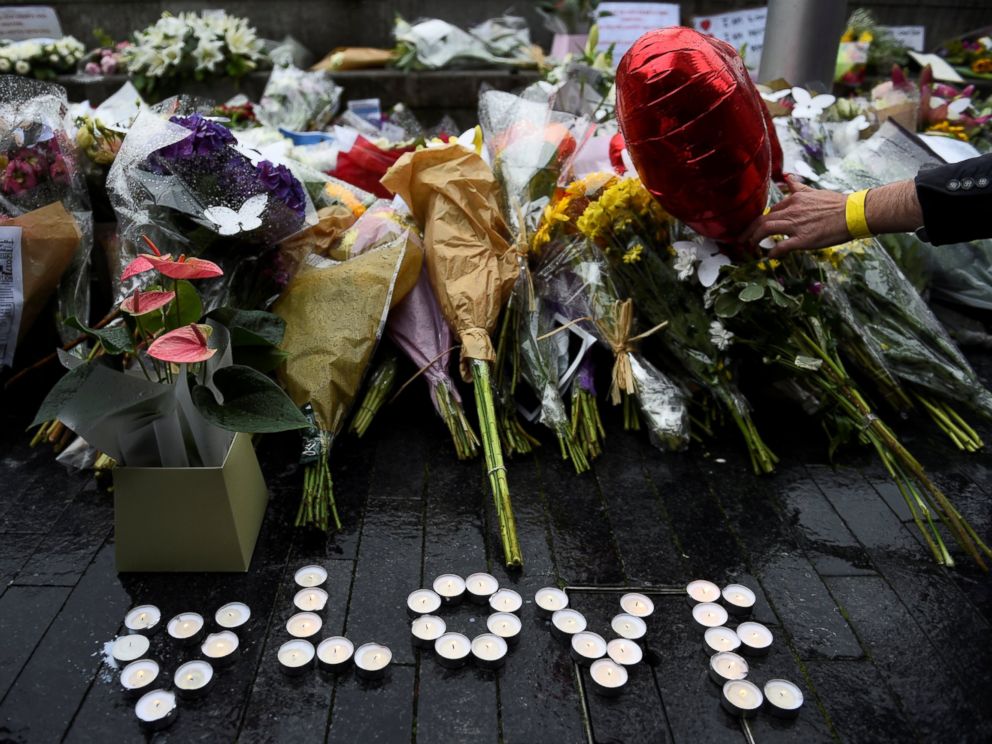 PHOTO: A person lays a floral tribute after a vigil at Potters Field Park, near the scene of the attack at London Bridge, June 5, 2017.