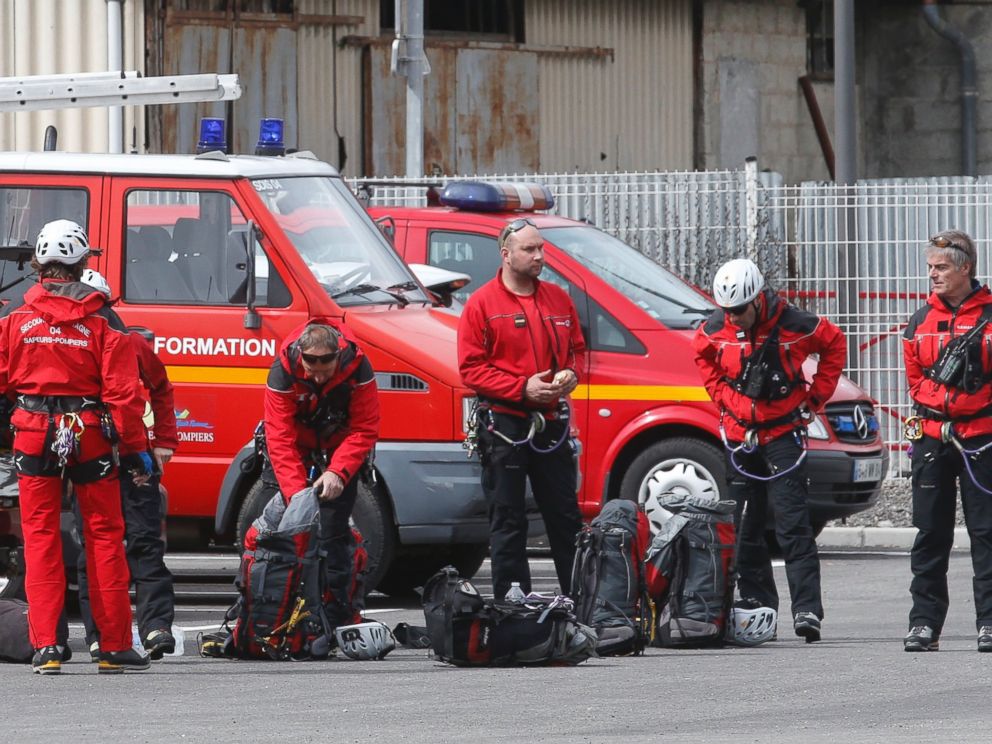 PHOTO: French firefighters prepare to take-off in Digne-les-Bains for the crash site of an Airbus A320, in the French Alps, March 24, 2015.