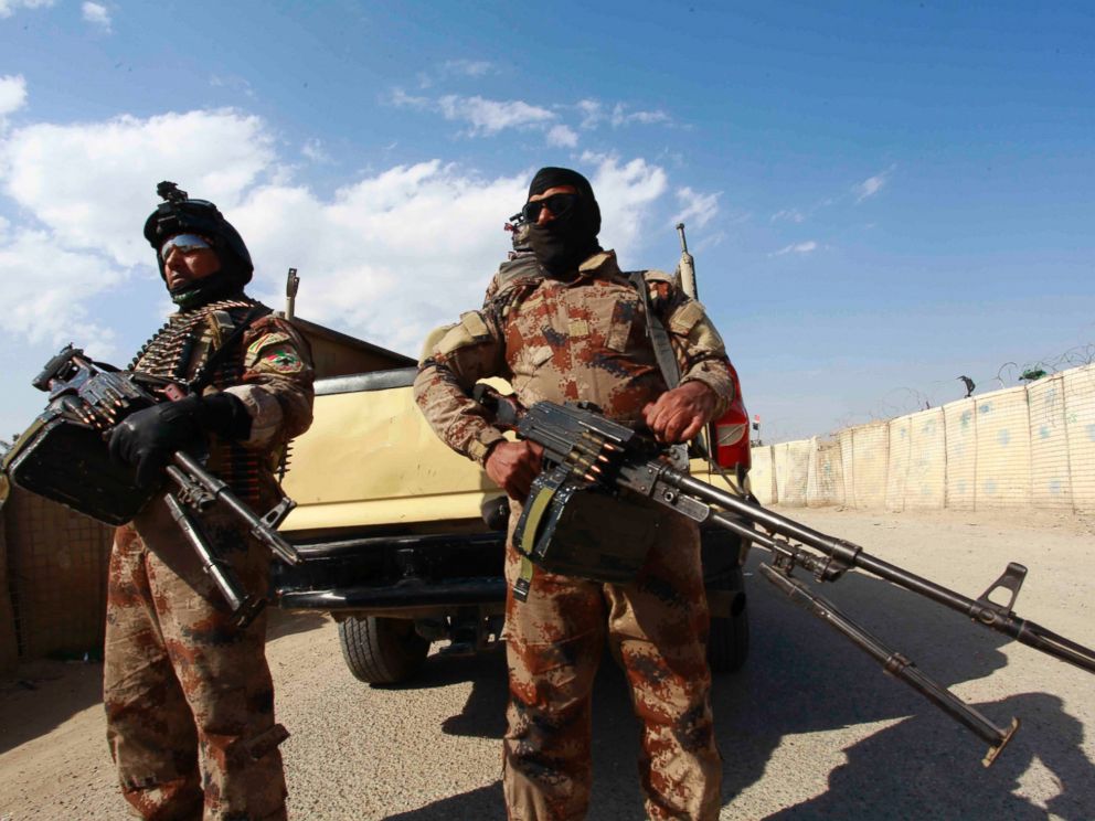 PHOTO: Iraqi security forces take position with their weapons during clashes with the al Qaeda-linked Islamic State in Iraq and the Levant (ISIL) in Jurf al-Sakhar, Iraq, Feb. 15, 2014.