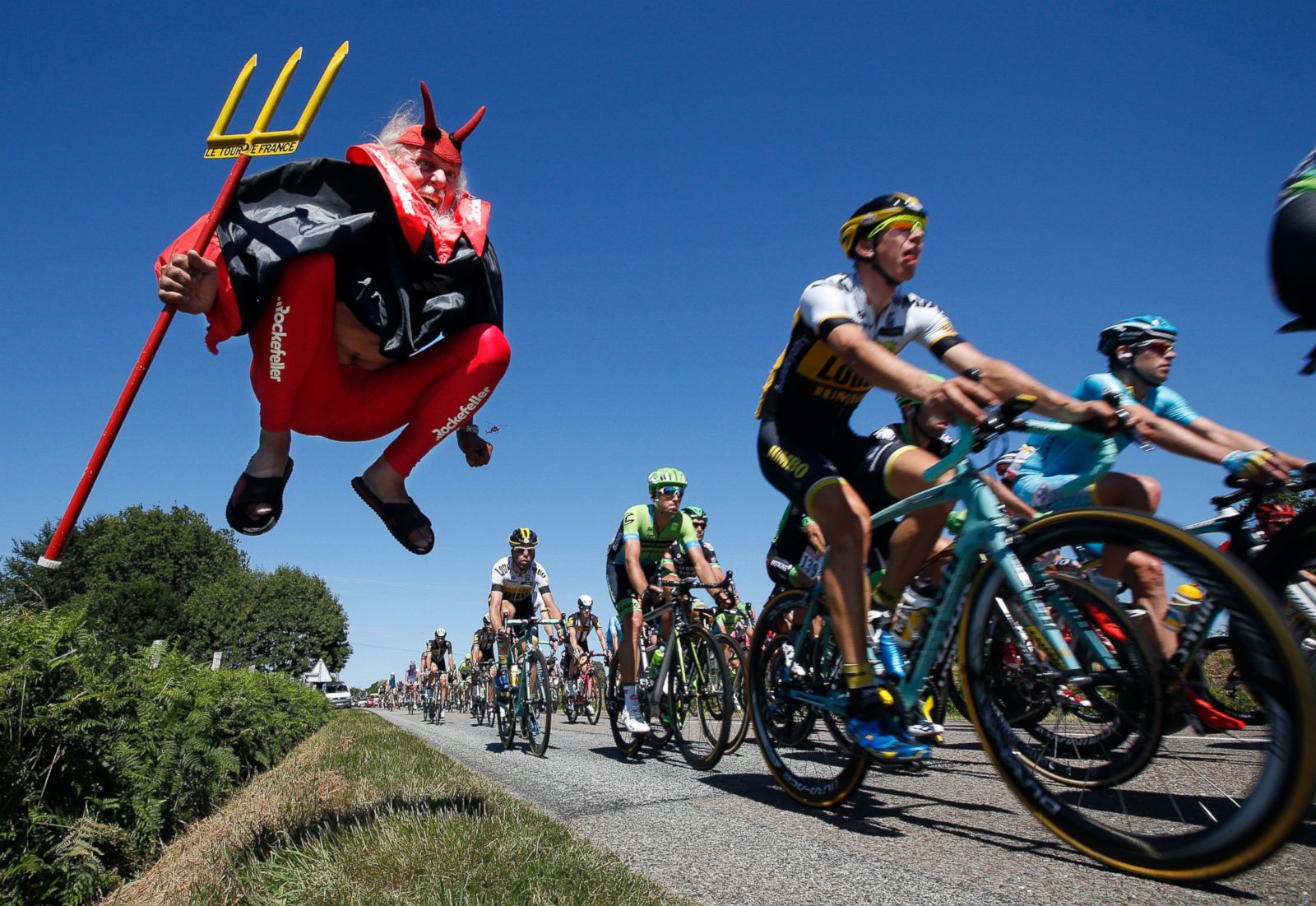The Crazy Tour de France Fans Photos | Image #1 - ABC News