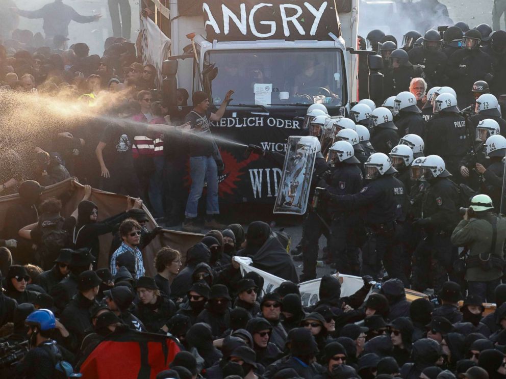 PHOTO: German riot police confront protesters during the demonstrations during the G-20 summit in Hamburg, Germany, July 6, 2017.