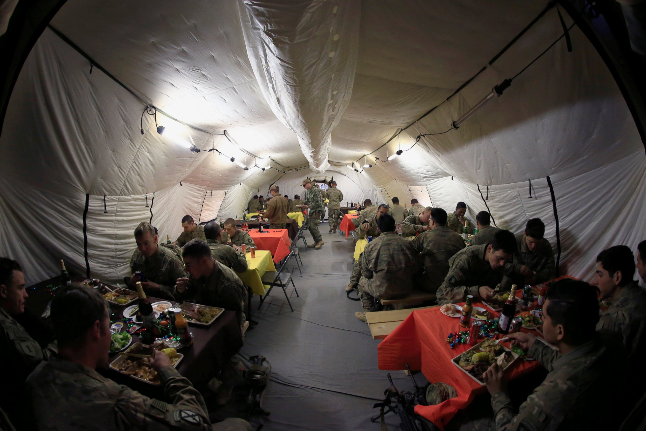 PHOTO: U.S. soldiers eat their meals to celebrate Thanksgiving Day at the U.S. army base in Qayyara, south of Mosul, Iraq, Nov. 24, 2016.