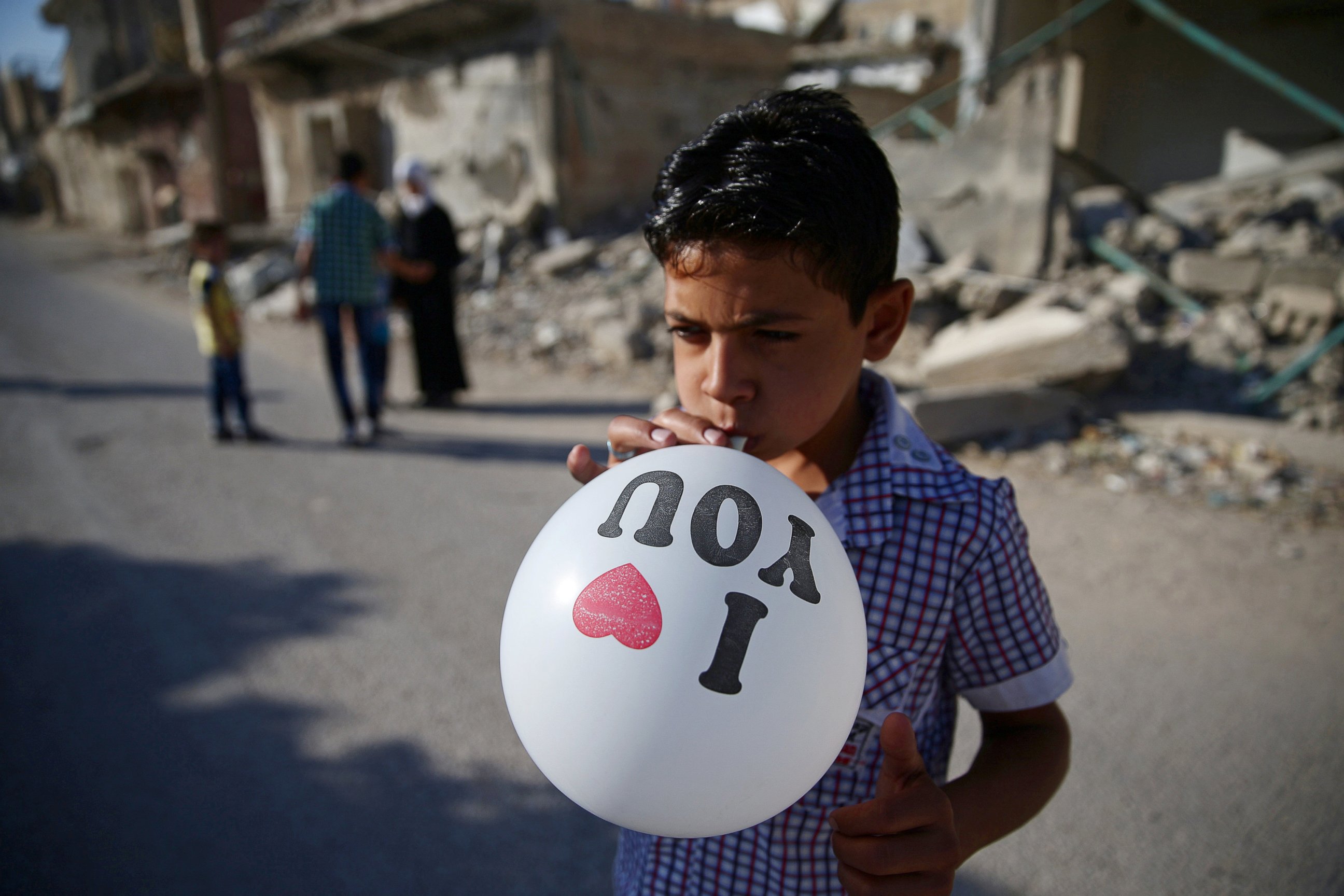 PHOTO: A boy inflates a balloon on the first day of the Muslim holiday of Eid al-Fitr, which marks the end of the holy month of Ramadan, in the rebel held Douma neighborhood of Damascus, Syria July 6, 2016.