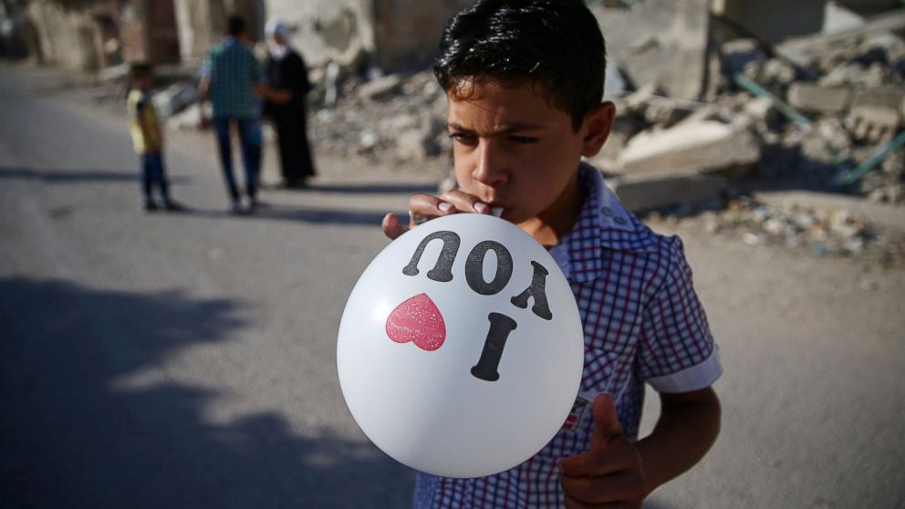 PHOTO: A boy inflates a balloon on the first day of the Muslim holiday of Eid al-Fitr, which marks the end of the holy month of Ramadan, in the rebel held Douma neighborhood of Damascus, Syria July 6, 2016.