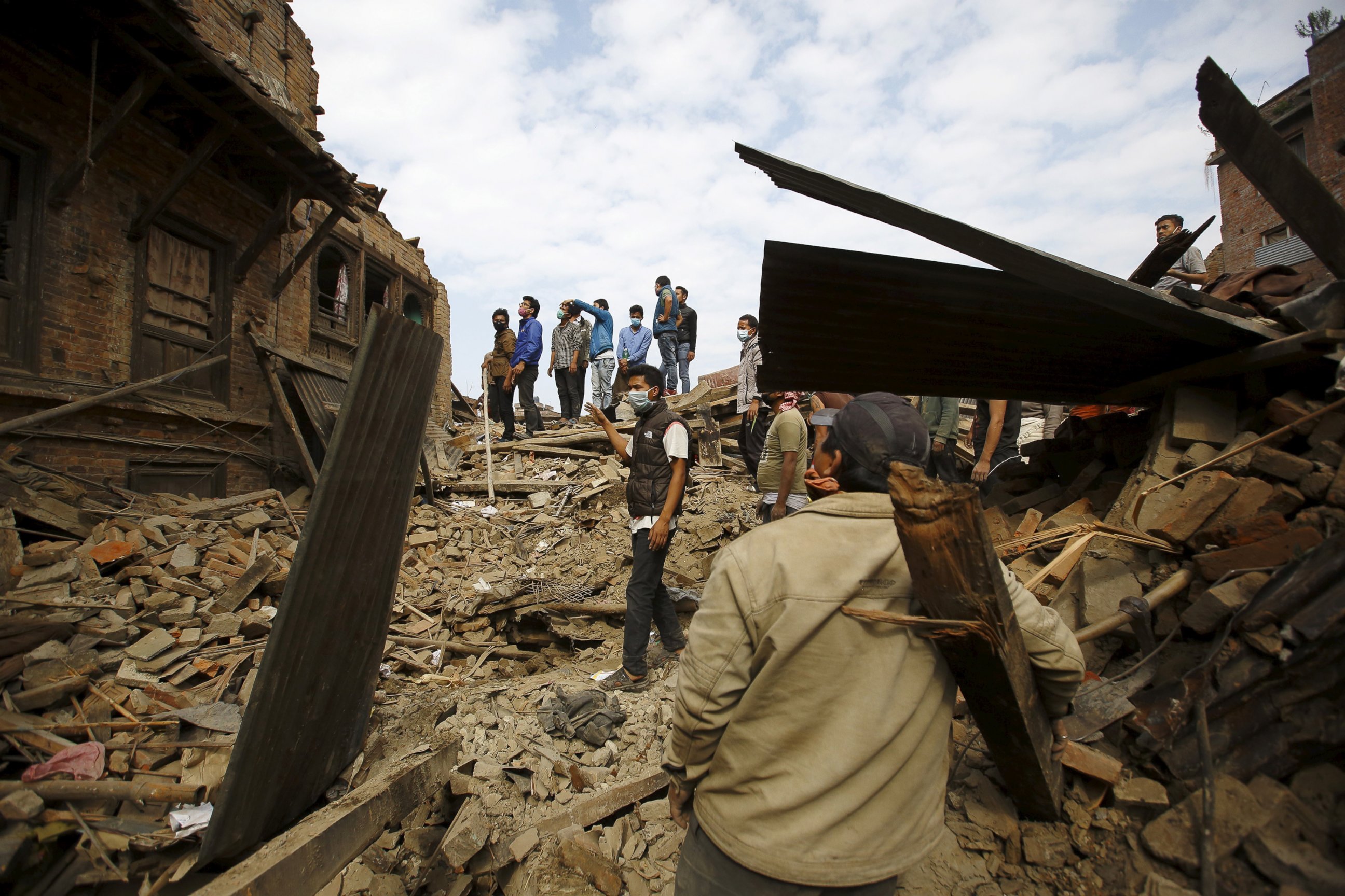 PHOTO: People search for their belongings amidst the rubble of houses collapsed by an earthquake at Bhaktapur, Nepal, April 30, 2015.
