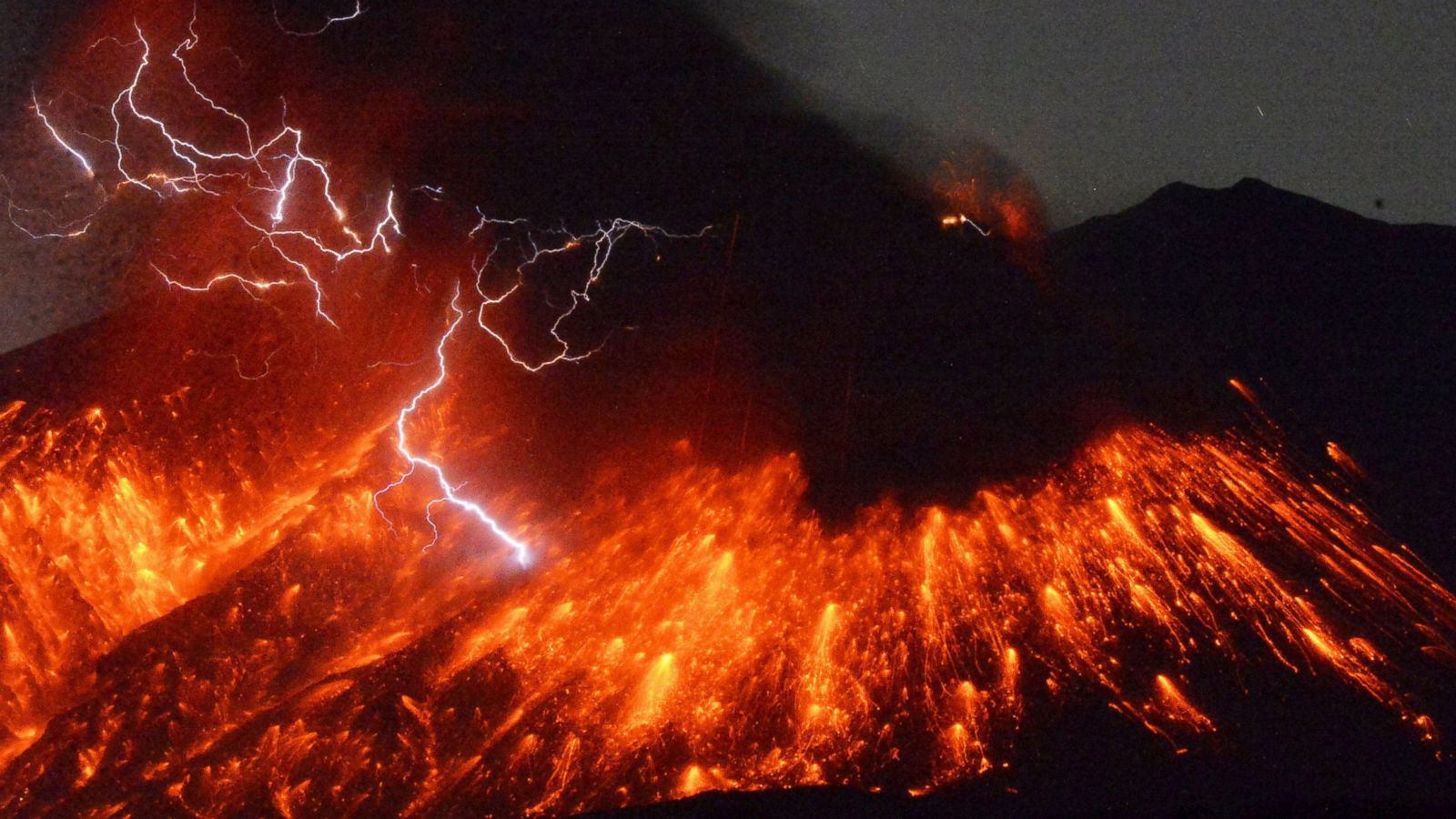 Volcano Erupts in Japan, Triggering Dramatic Lightning Strikes Against  Night Sky - ABC News
