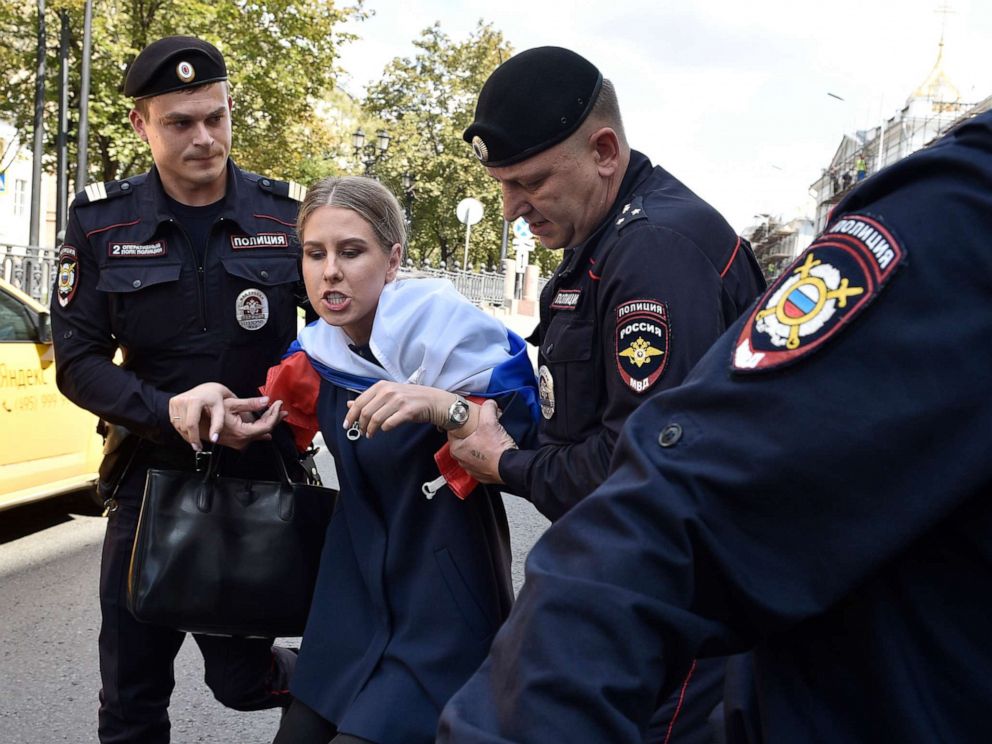 PHOTO:Police officers detain an opposition candidate and lawyer at the Foundation for Fighting Corruption Lyubov Sobol prior to an unsanctioned rally in the center of Moscow, July 27, 2019. 