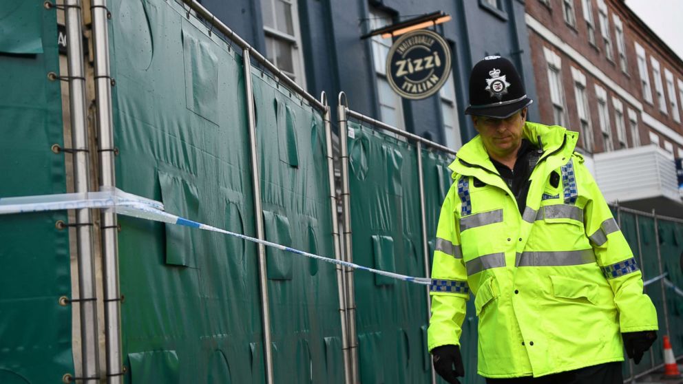 PHOTO: A police officer passes a cordoned-off Zizzi restaurant in Salisbury, Britain, March 12, 2017. Russian ex-spy Sergei Skripal and his daughter were attacked with a nerve agent on March 4, 2018. 