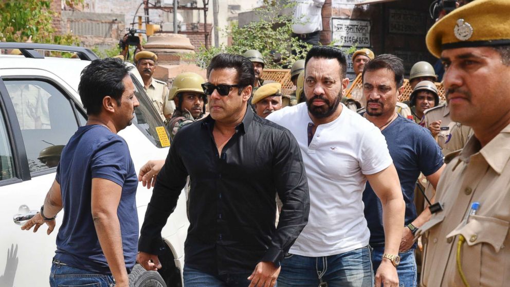 Bollywood star Salman Khan, second left, arrives to appear before a court in Jodhpur, India, April 5, 2018.