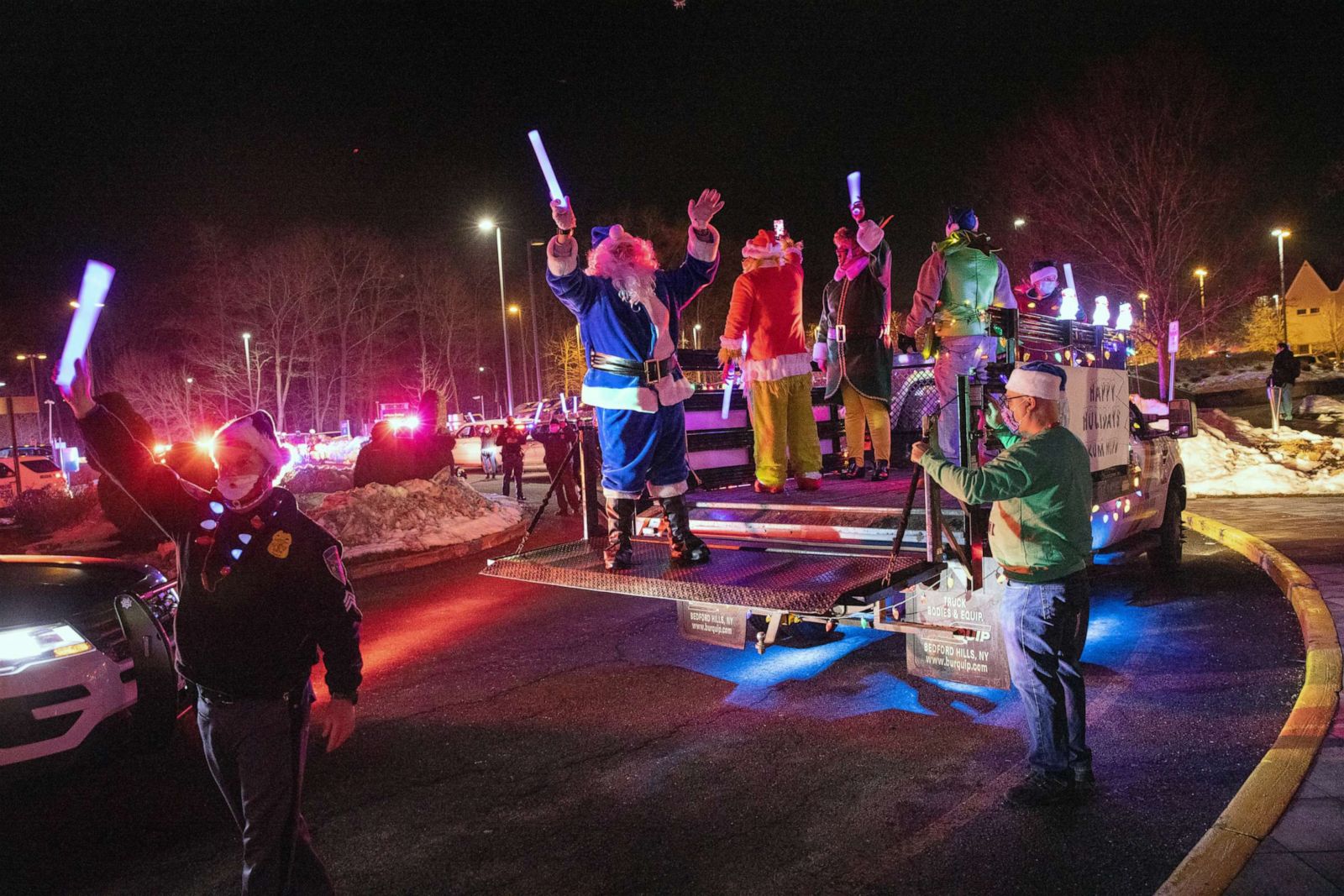 Santa celebrations around the world during a pandemic Photos | Image