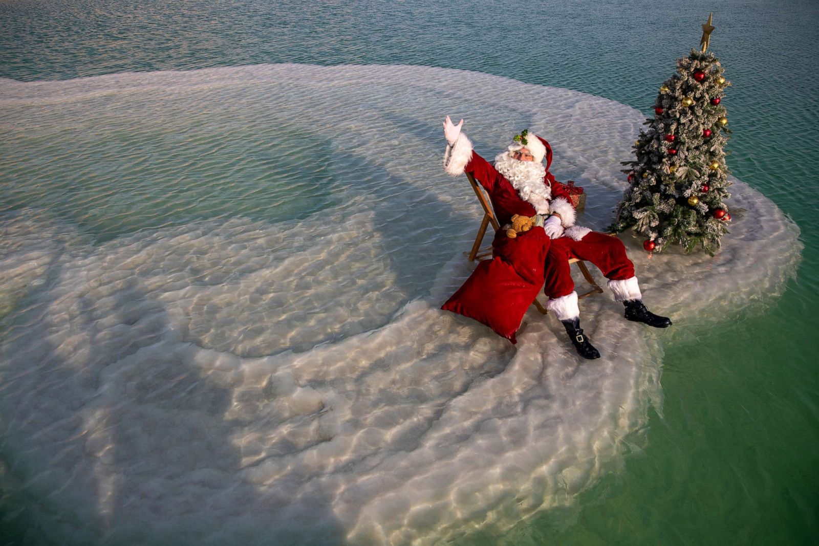 Santa celebrations around the world during a pandemic Photos | Image