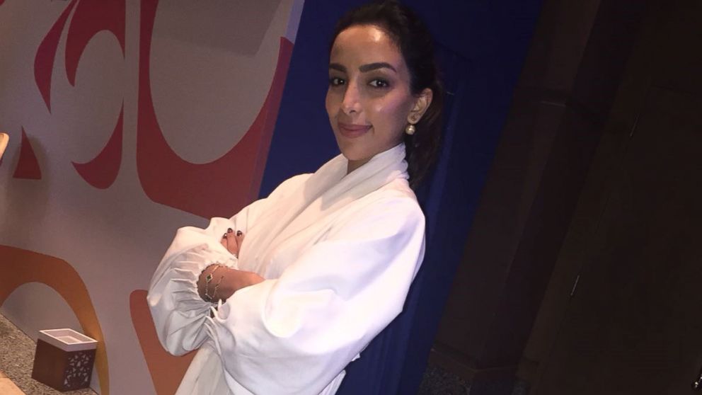 More and more women in Saudi Arabia are choosing to wear colorful abayas instead of traditional black ones. 