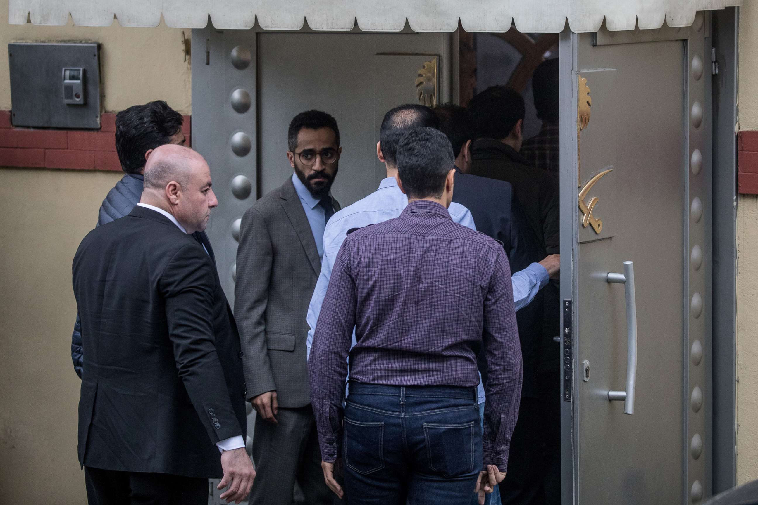 PHOTO: Saudi investigators arrive ahead of Turkish police at the Saudi Arabian consulate on Oct. 15, 2018 in Istanbul.