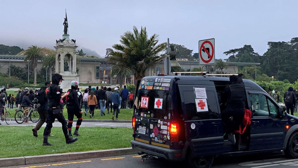 Protesters bring down statue of Francis Key Scott thumbnail