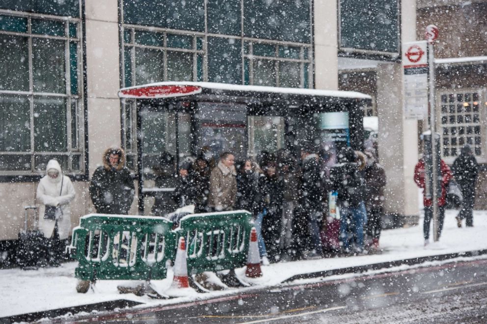 PHOTO: Commuters wait as heavy snowfall hits central London at lunchtime, Feb. 28, 2018. 