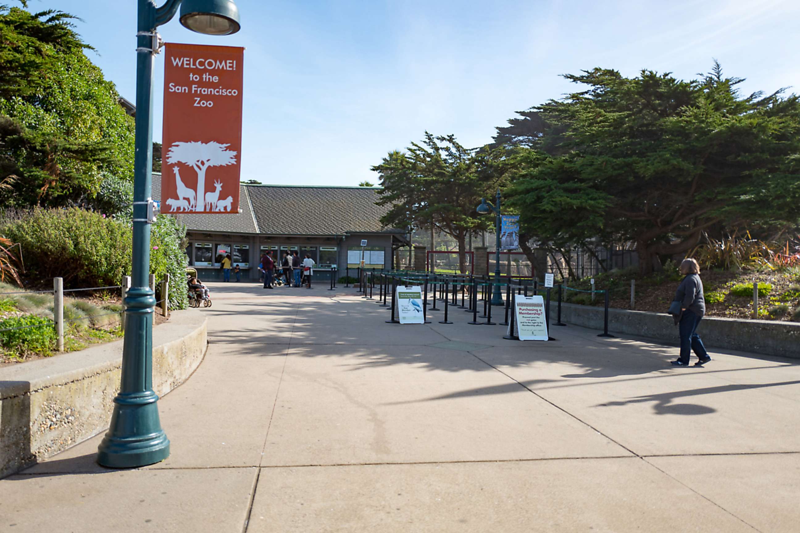 PHOTO: Entrance to the San Francisco Zoo in the Ocean Beach neighborhood of San Francisco, Calif.