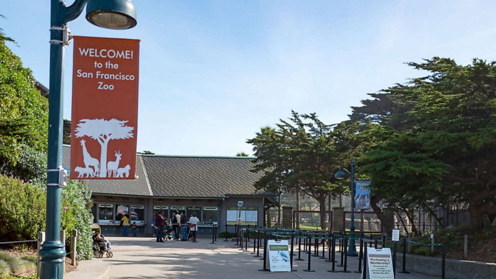PHOTO: Entrance to the San Francisco Zoo in the Ocean Beach neighborhood of San Francisco, Calif.