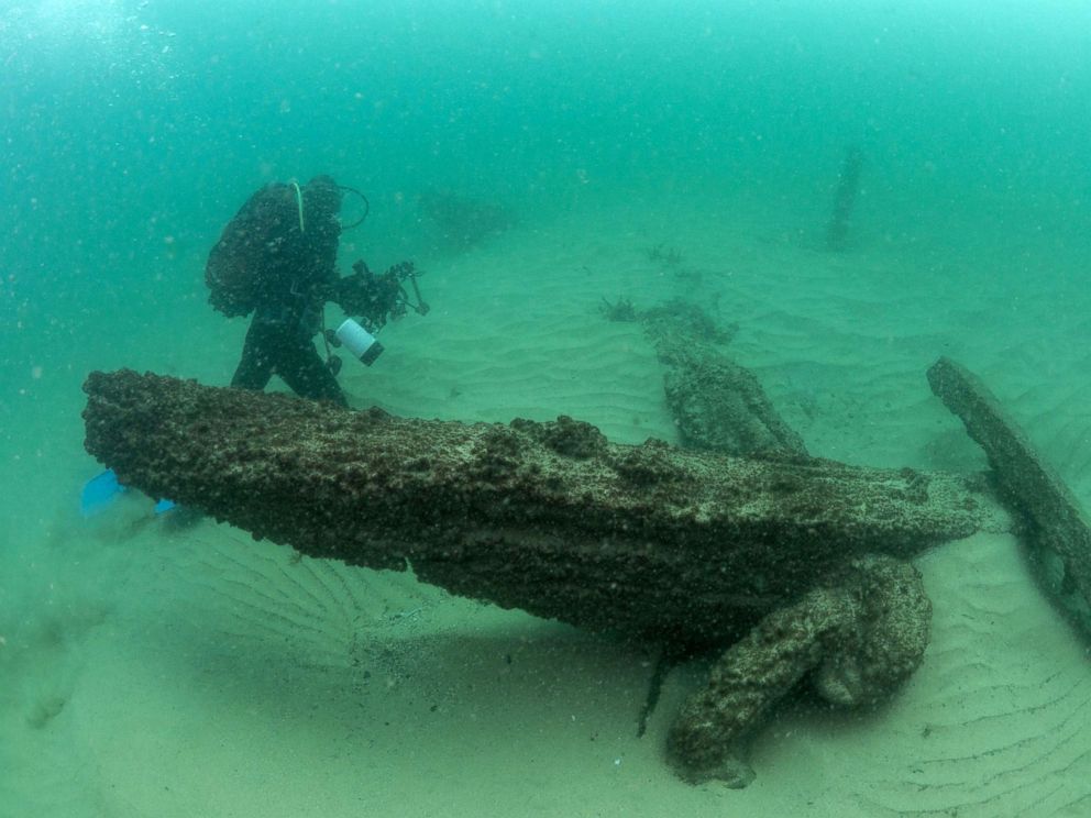 PHOTO: Divers are seen during the discovery of a centuries-old shipwreck in Cascais, Sept. 24, 2018.
