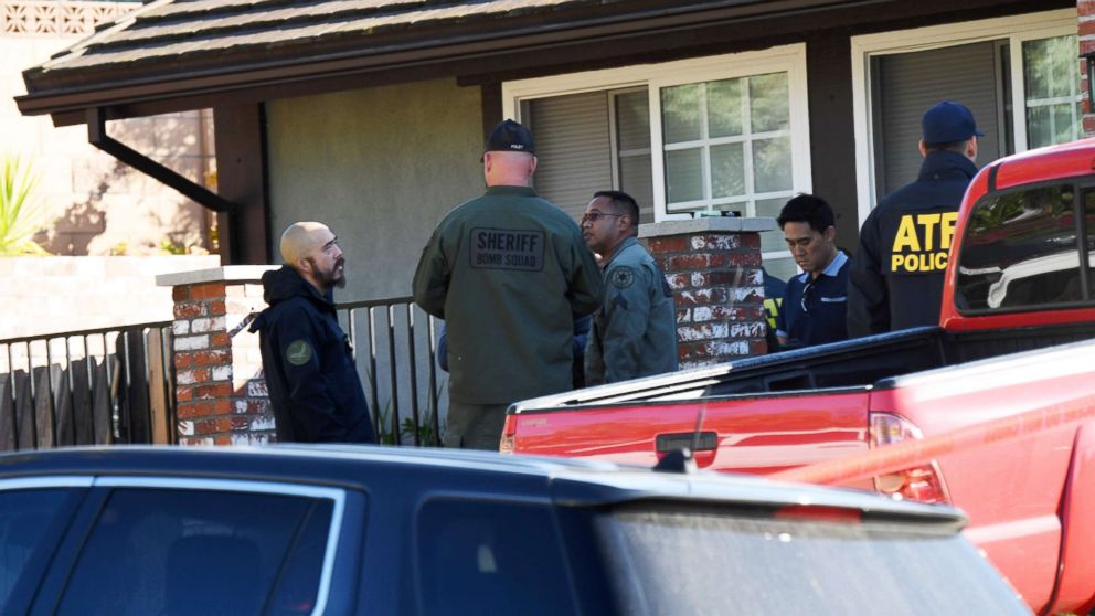 PHOTO: The home of suspected nightclub shooter Ian David Long is searched, Nov. 8 2018, in Thousand Oaks, Calif.