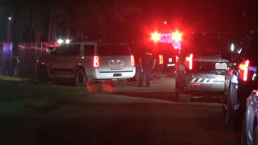 5 dead in Texas 'execution-style' shooting, suspect armed with AR-15 Shooting-cleveland-texas-sheriff-ht-jt-230429_1682777323535_hpMain_16x9_992