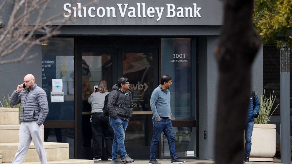 PHOTO: Employees stand outside of the shuttered Silicon Valley Bank (SVB) headquarters on March 10, 2023, in Santa Clara, Calif.