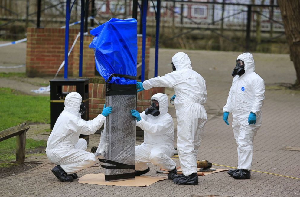 PHOTO: Members of the investigative team removing the park bench next to The Maltings shopping center in Salisbury as investigations into the use of a nerve against against Sergei Skripal and his daughter, Yulia, continue, March 23, 2018.