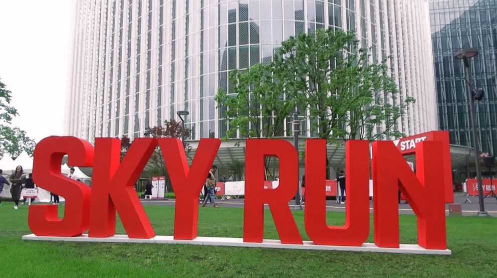 PHOTO: The Lotte World International Sky Run drew runners from the across the globe.