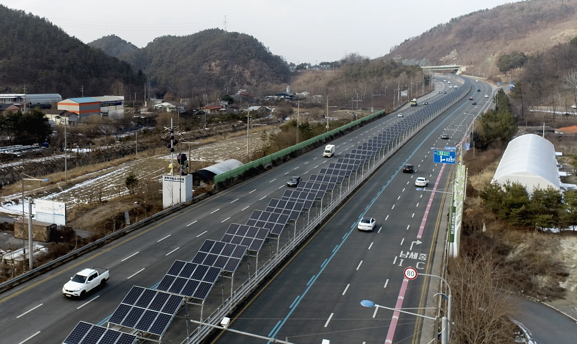 PHOTO: A 5.5-miles-long solar panel bike path sitting in the middle of an eight-lane highway connects Daejeon and Sejong city in South Korea.