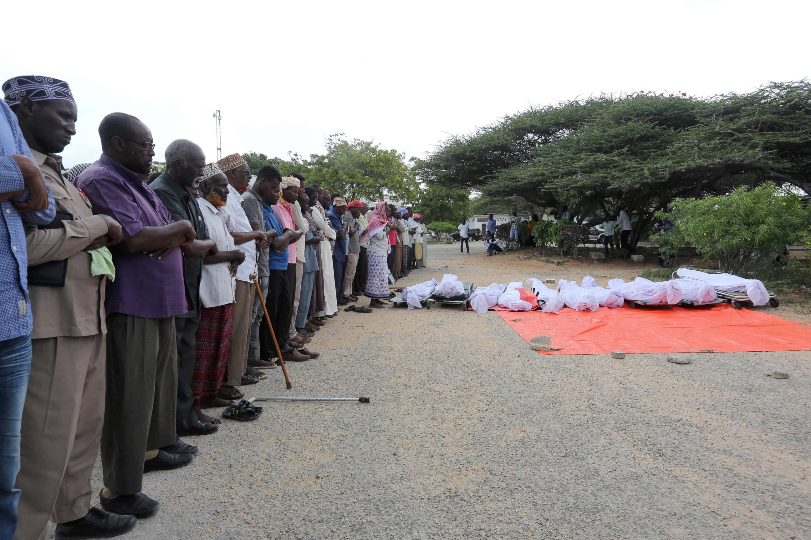 PHOTO: Relatives prepare to pray near the wrapped bodies of people killed in an attack by Somali forces supported by U.S. troops before their burial, in Mogadishu, Somalia, Aug. 31, 2017. 