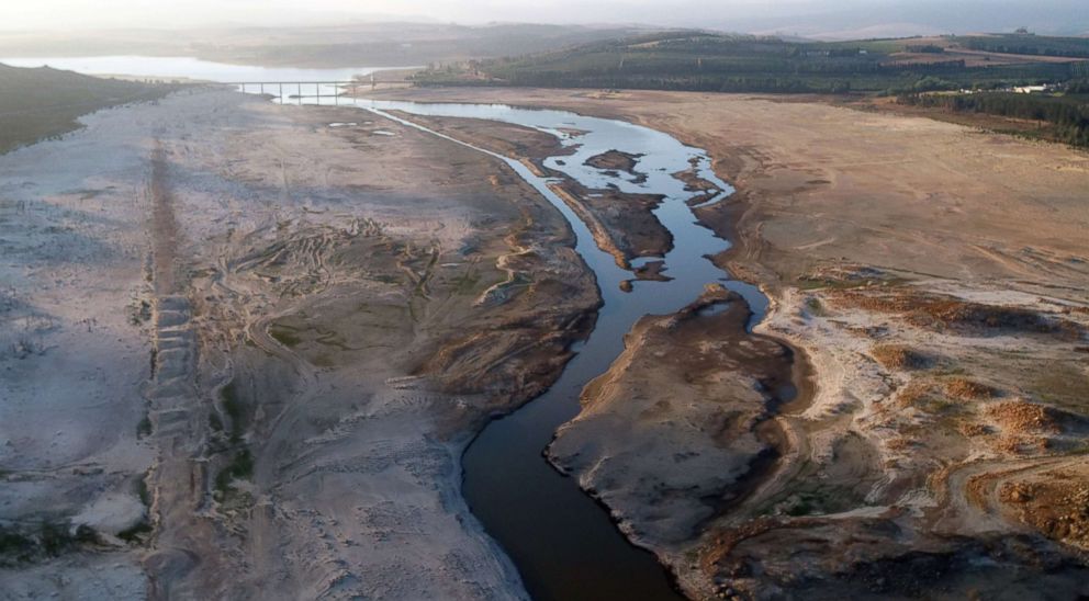 PHOTO: The Theewaterskloof Dam, which supplies most of Cape Town's potable water, is seen from above near Villiersdorp, South Africa, Feb. 20, 2018.