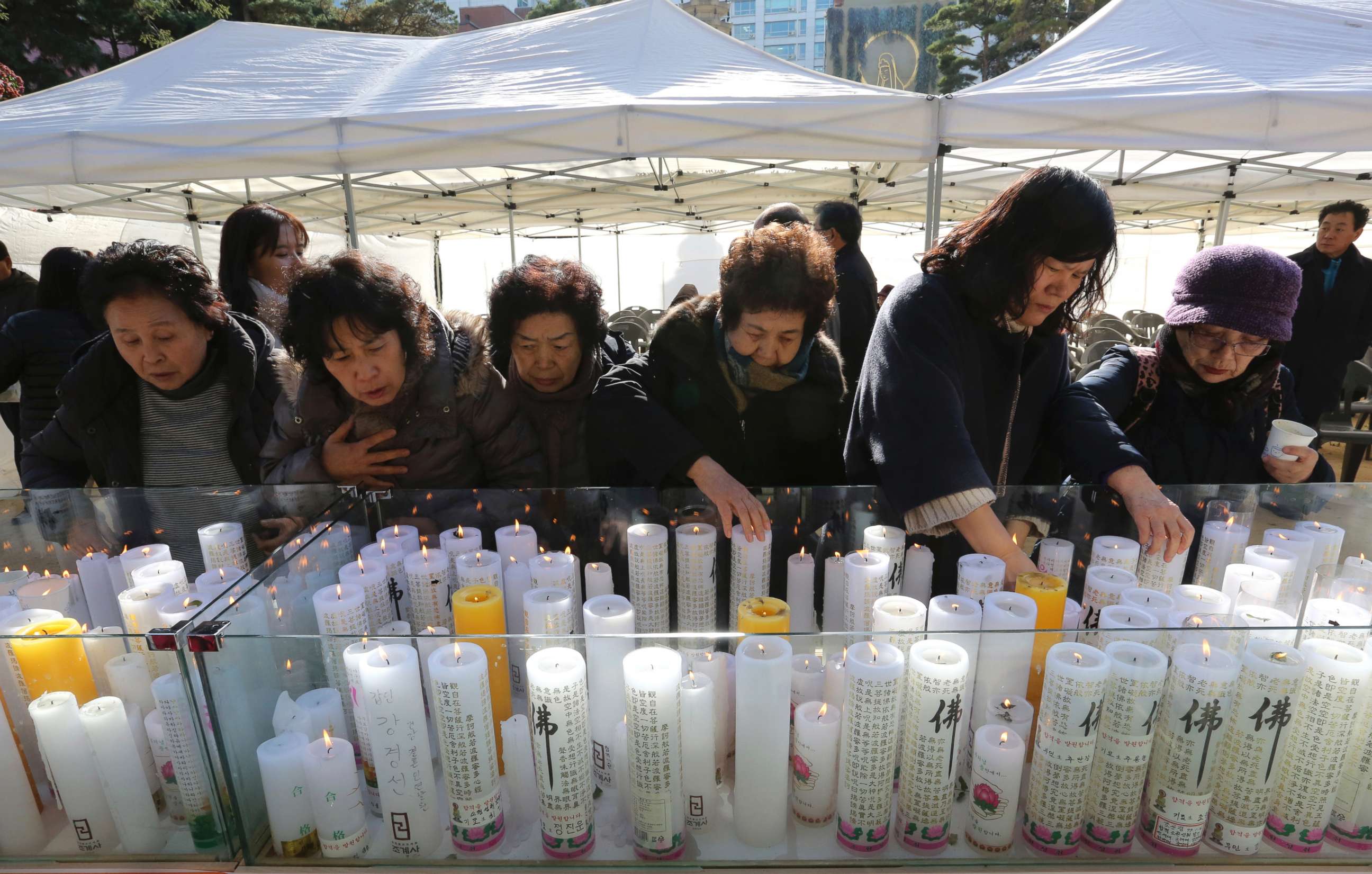 PHOTO: Women place candles during a special service to wish for their family members' success in the college entrance exams at the Jogye temple in Seoul, South Korea, Nov. 23, 2017.