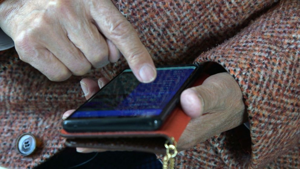 PHOTO: Classes teaching seniors how to use smartphones have become hugely popular in South Korea.