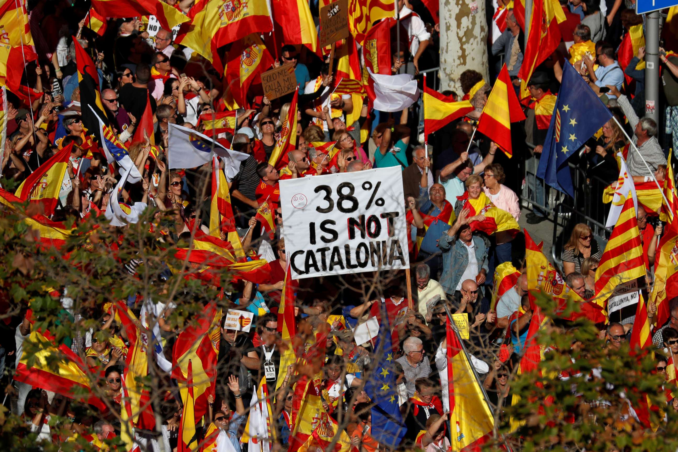 PHOTO: Pro-unity supporters take part in a demonstration in central Barcelona, Spain, Oct. 29, 2017.