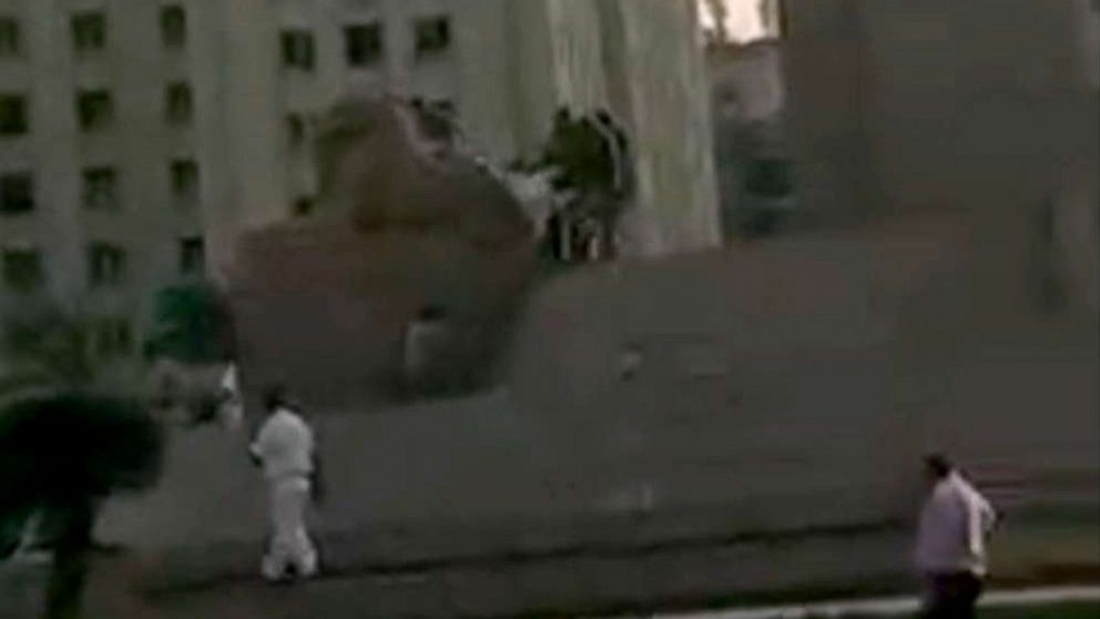 Man attempting to demolish ancient sphinx in Cairo caught