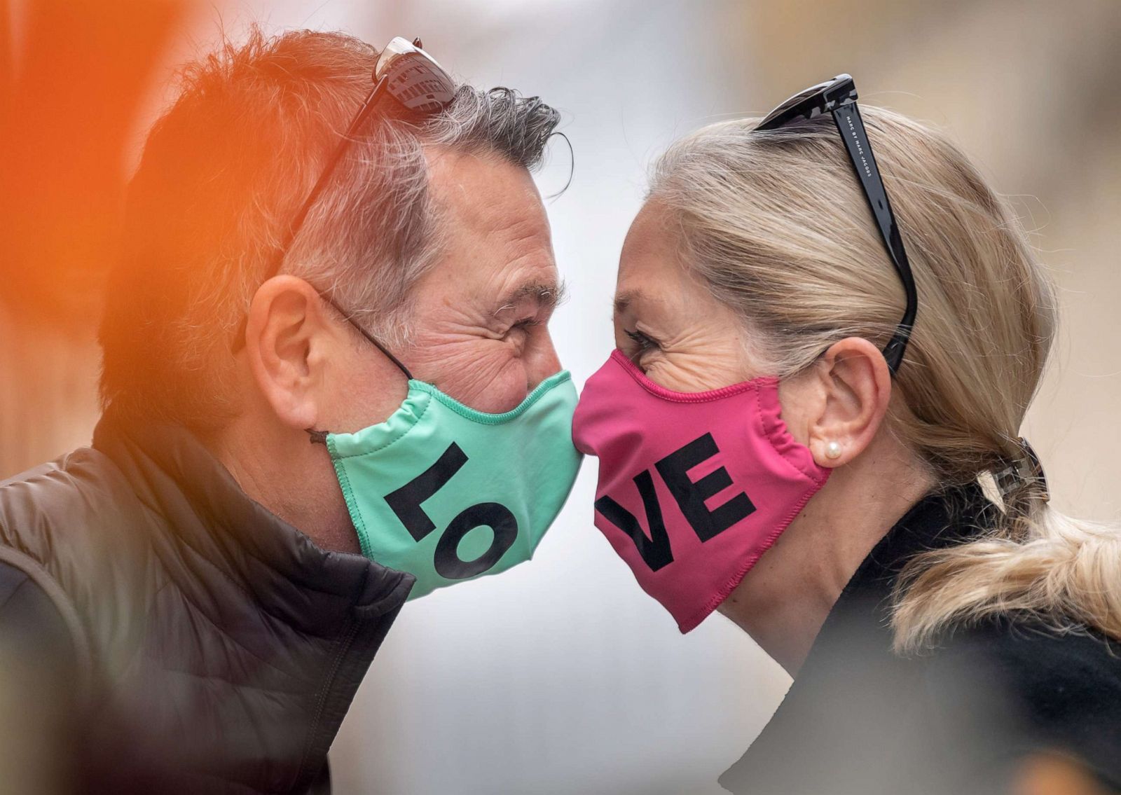 Gestures of love and affection during the coronavirus