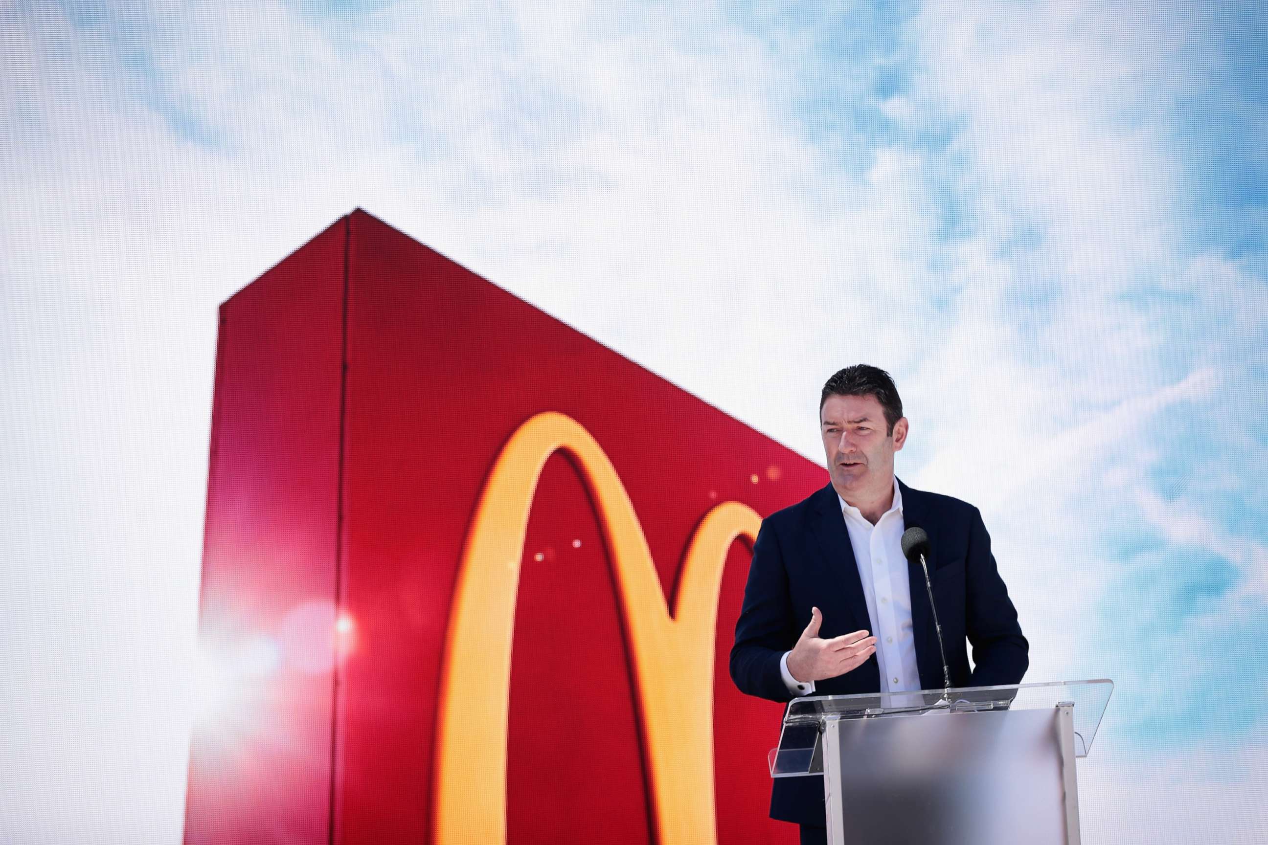 PHOTO: McDonald's CEO Stephen Easterbrook unveils the company's new corporate headquarters during a grand opening ceremony on June 4, 2018, in Chicago.