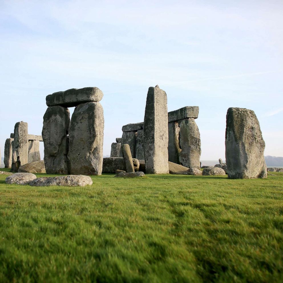 stonehenge-gty-jpo-
