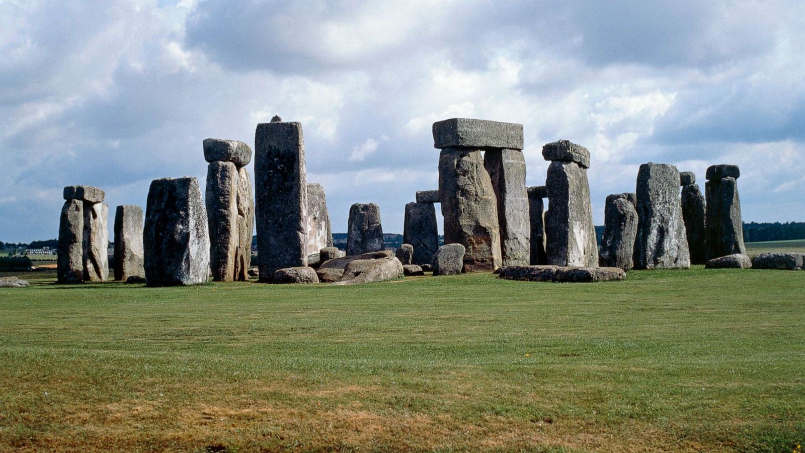 who built stonehenge