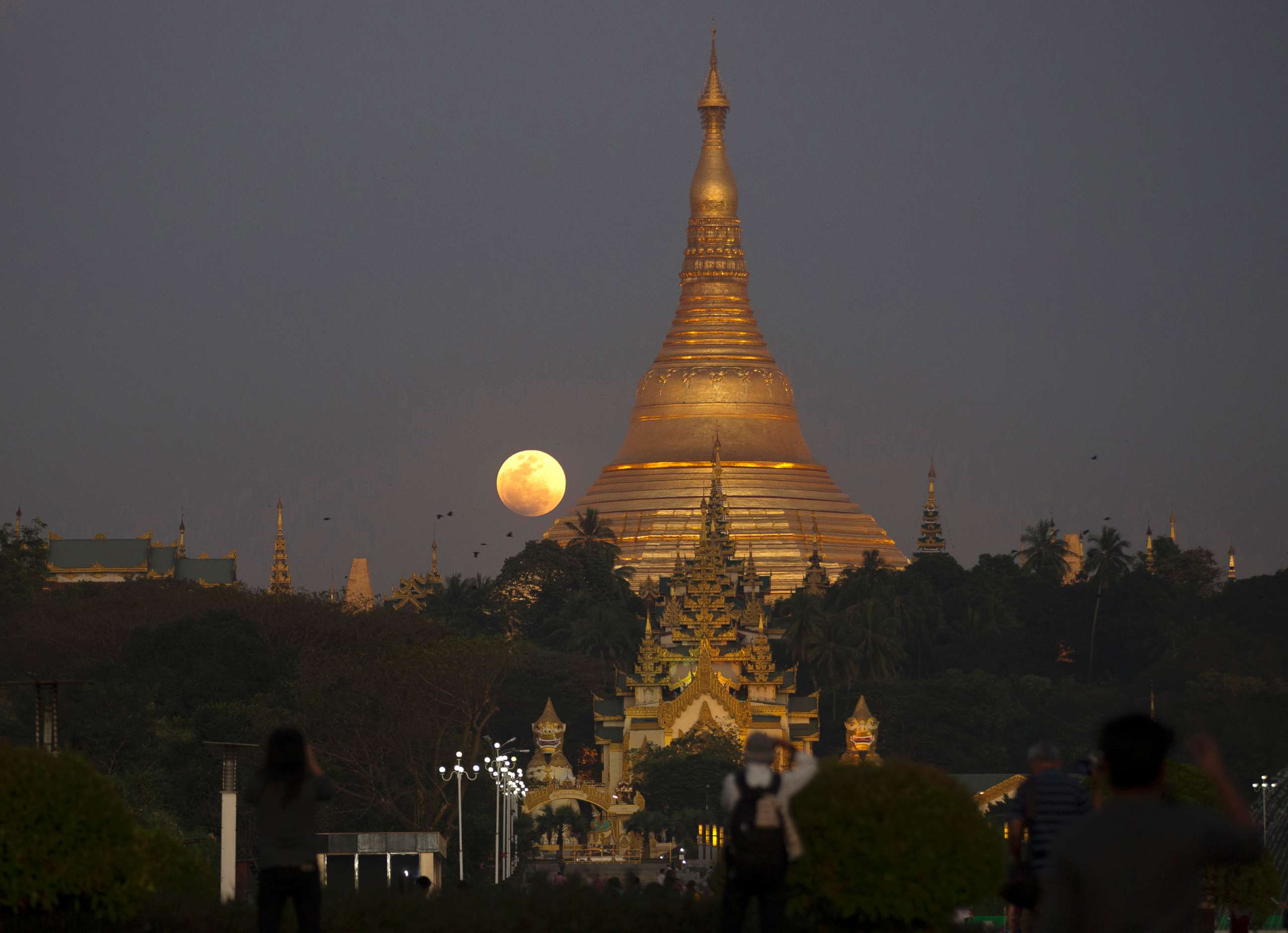 PHOTO: The moon rises behind Myanmar landmark Shwedagon pagoda on Jan.31, 2018, in Yangon, Myanmar.