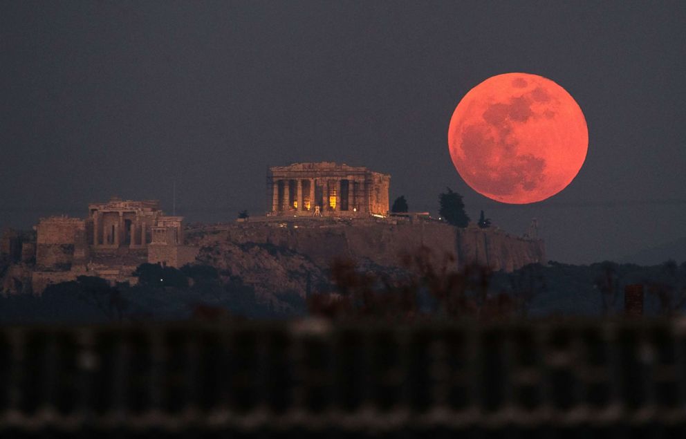 PHOTO: A super blue blood moon rises behind the 2,500-year-old Parthenon temple on the Acropolis of Athens, Greece, on Jan. 31, 2018. 