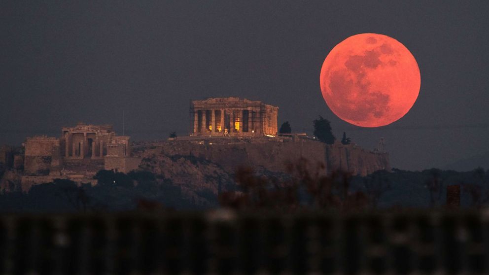 PHOTO: A super blue blood moon rises behind the 2,500-year-old Parthenon temple on the Acropolis of Athens, Greece, on Jan. 31, 2018. 