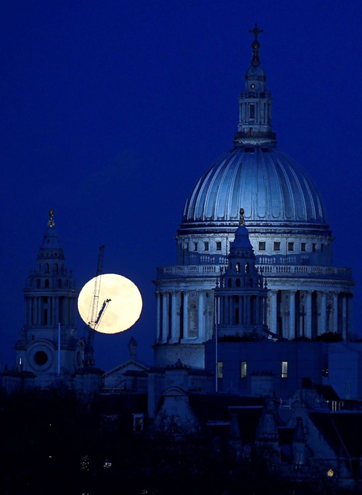 PHOTO: A full moon rises behind St Pauls Cathedral London, on Jan. 31, 2018. 
